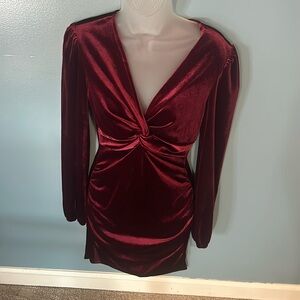 Sexy velvet dress! Perfect for Valentine’s Day 💕